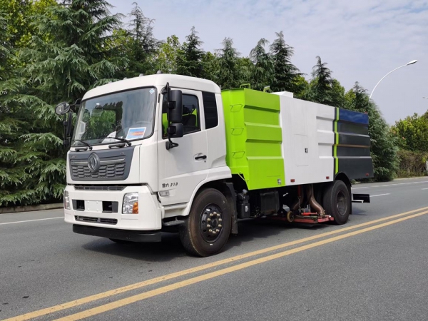 東風(fēng)天錦10.5方吸塵車